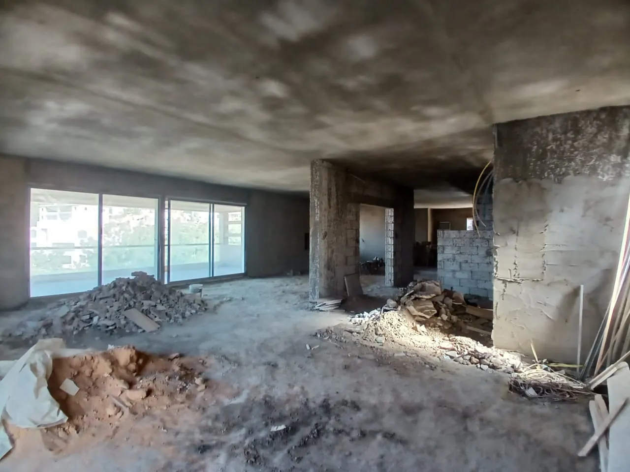 Core And Shell Duplex For Sale With A Very Nice View in Qornet Hamra — الصورة 3
