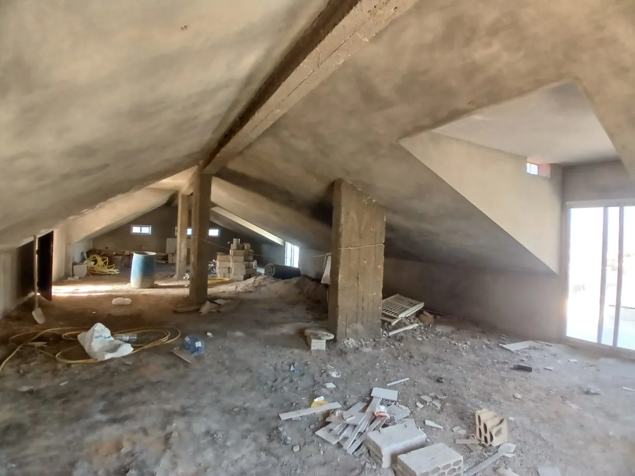 Core And Shell Duplex For Sale With A Very Nice View in Qornet Hamra — الصورة 8