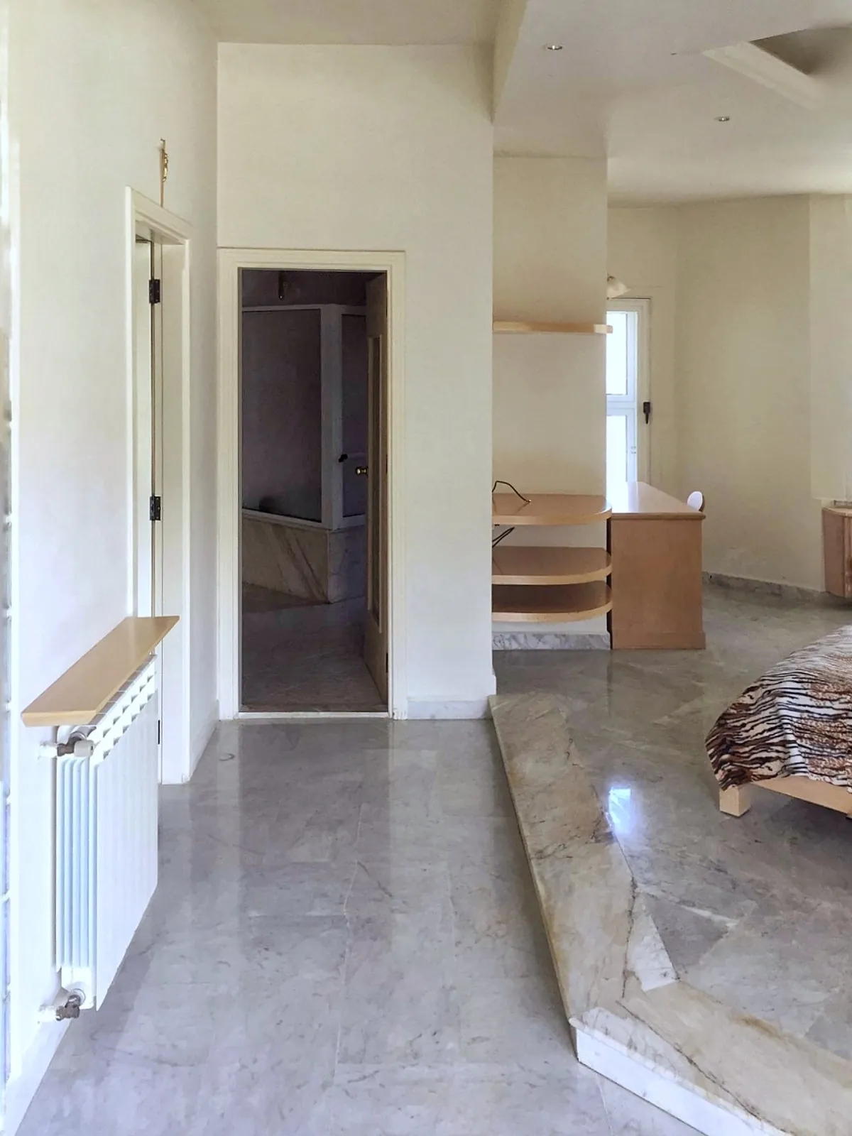 Furnished Triplex Villa With Garden And Terrace For Sale in Bekaatat Achkout — الصورة 3