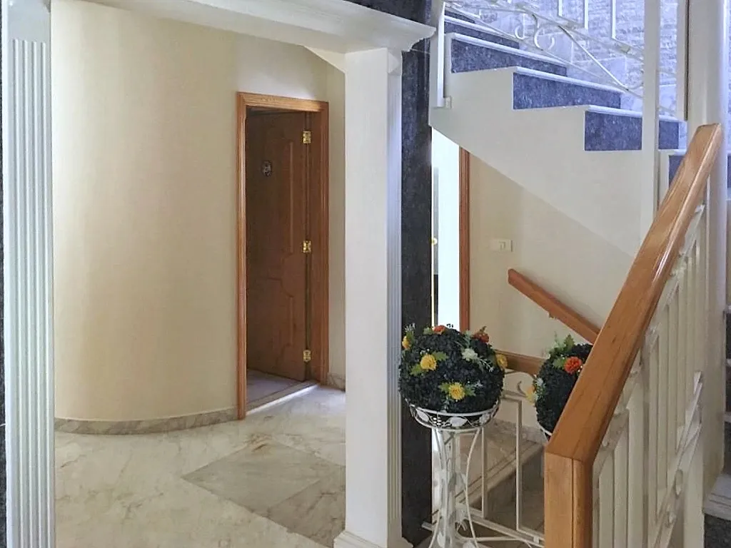 Furnished Triplex Villa With Garden And Terrace For Rent in Bekaatat Achkout — الصورة 4
