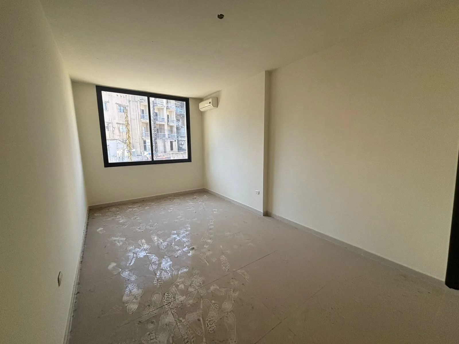 A 160 SQM Office For Rent in Zalka — الصورة 6