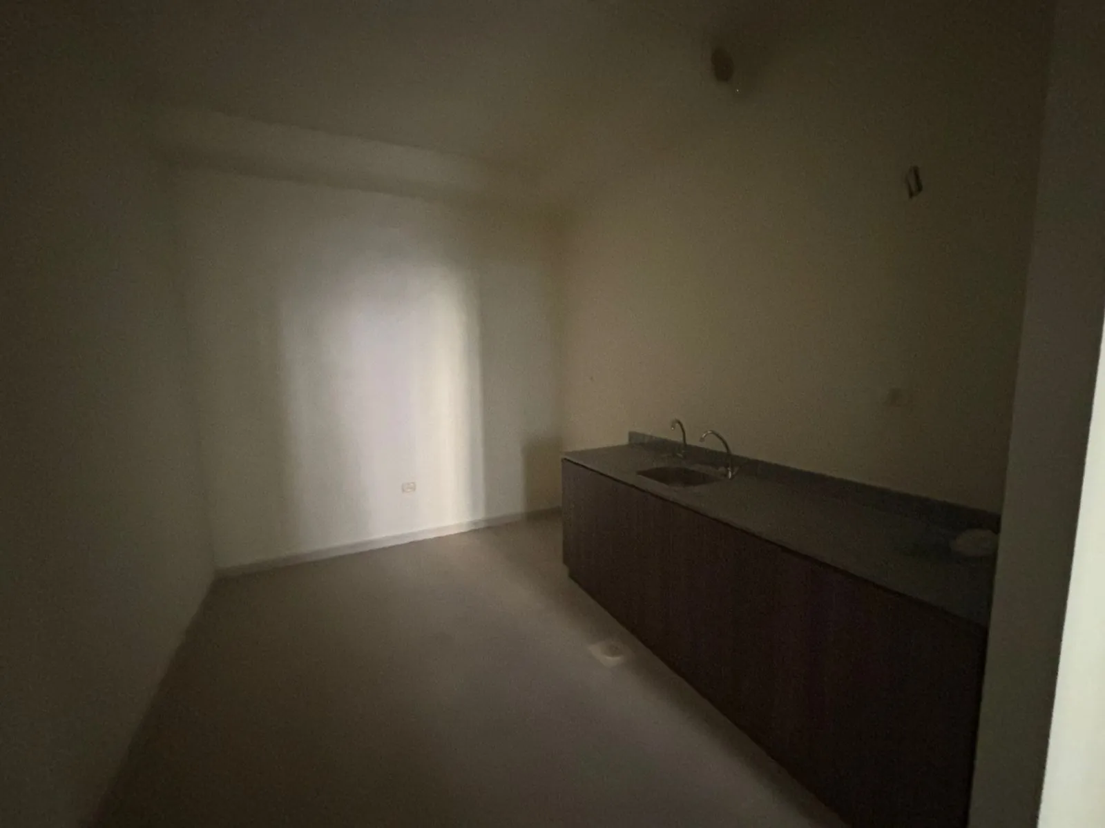 A 160 SQM Office For Rent in Zalka — الصورة 8