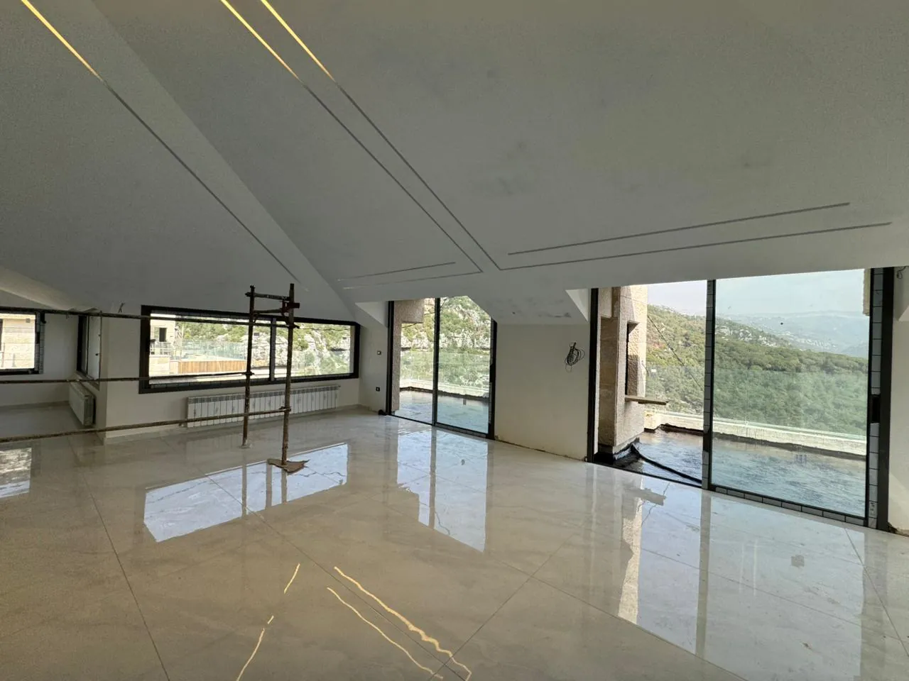 Brand New Roof Apartment With Terrace For Sale in Baabdat — الصورة 2