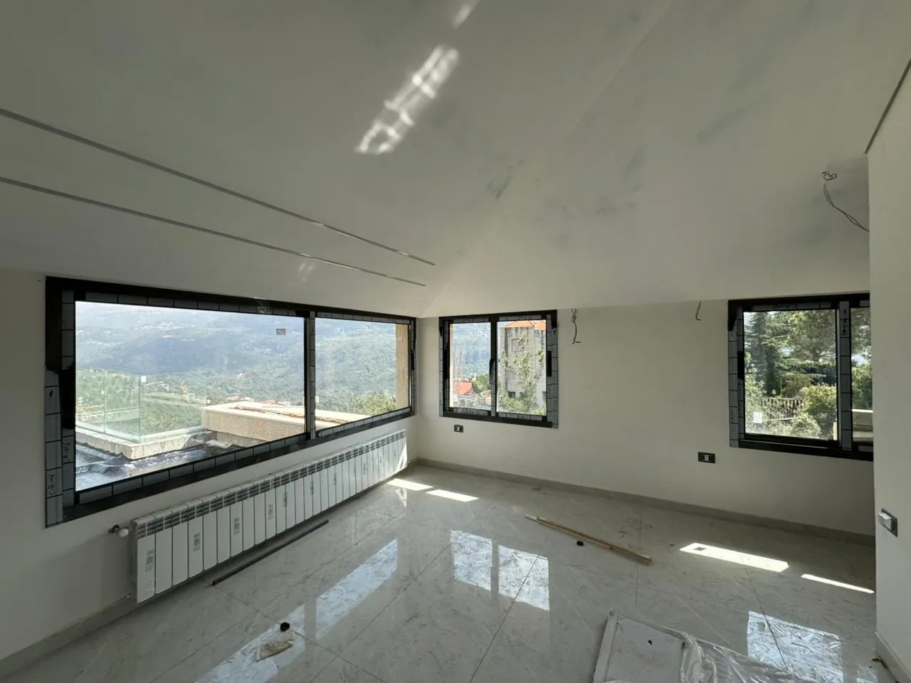 Brand New Roof Apartment With Terrace For Sale in Baabdat — الصورة 3