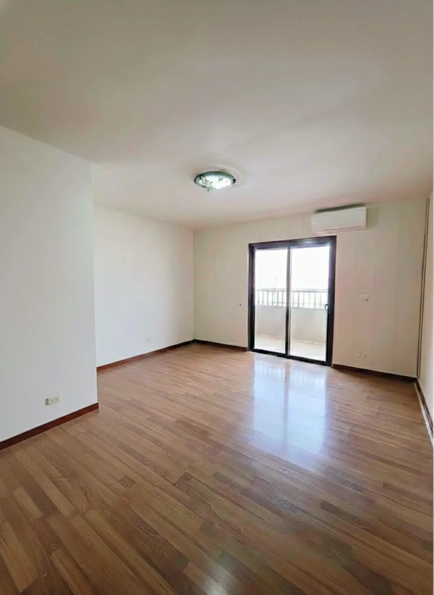 Spacious Apartment For Sale in Baabdat — الصورة 4