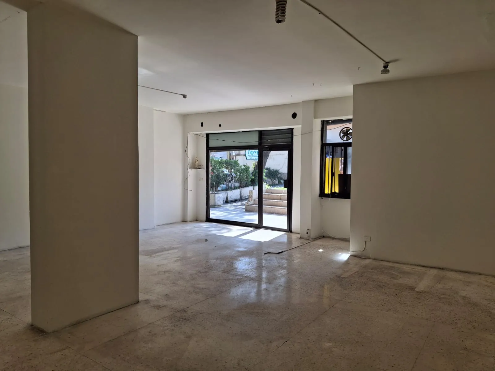 Spacious Shop For Sale In Sarba — الصورة 2