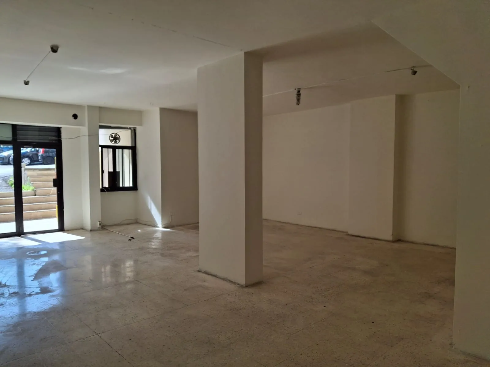 Spacious Shop For Sale In Sarba — الصورة 4