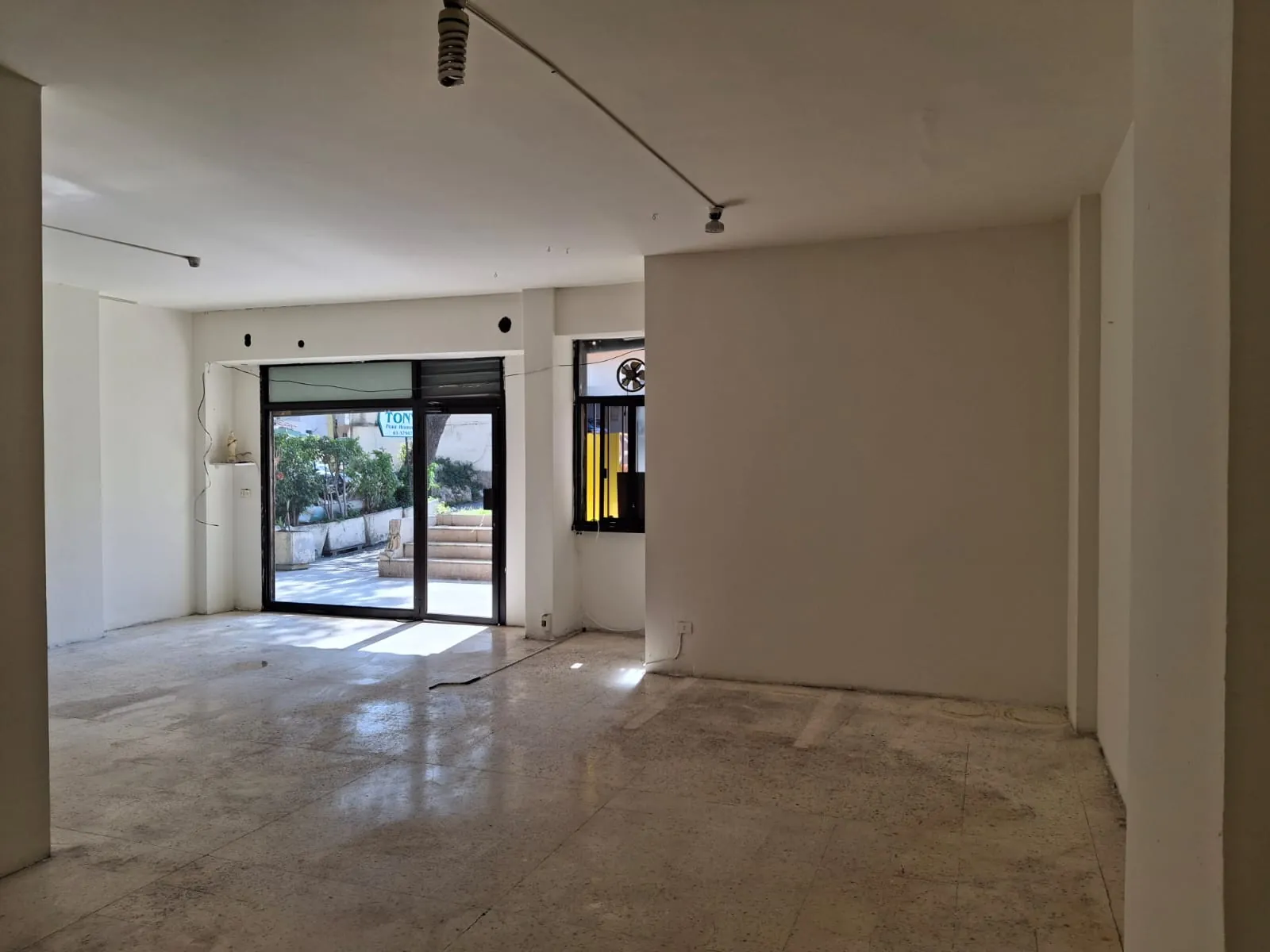 Spacious Shop For Sale In Sarba — الصورة 5