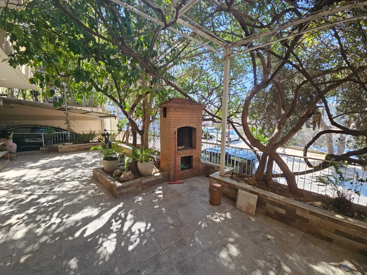 Spacious Apartment For Sale in Sabtieh — الصورة 4