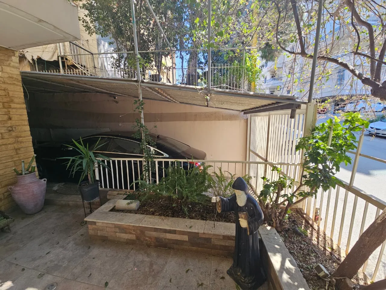 Spacious Apartment For Sale in Sabtieh — الصورة 5