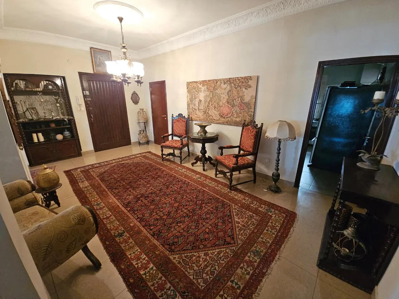 Spacious Apartment For Sale in Sabtieh — الصورة 9