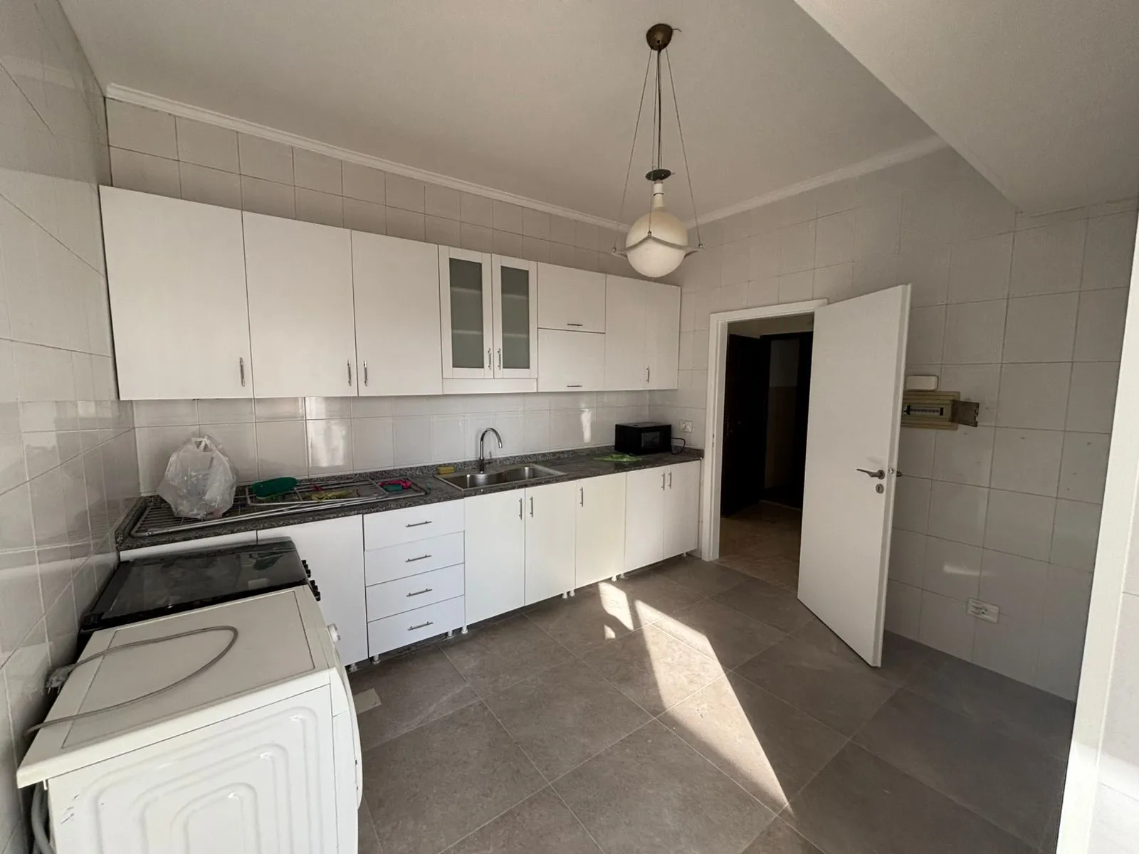 Renovated Unfurnished Apartment For Rent in Sin El Fil — الصورة 10