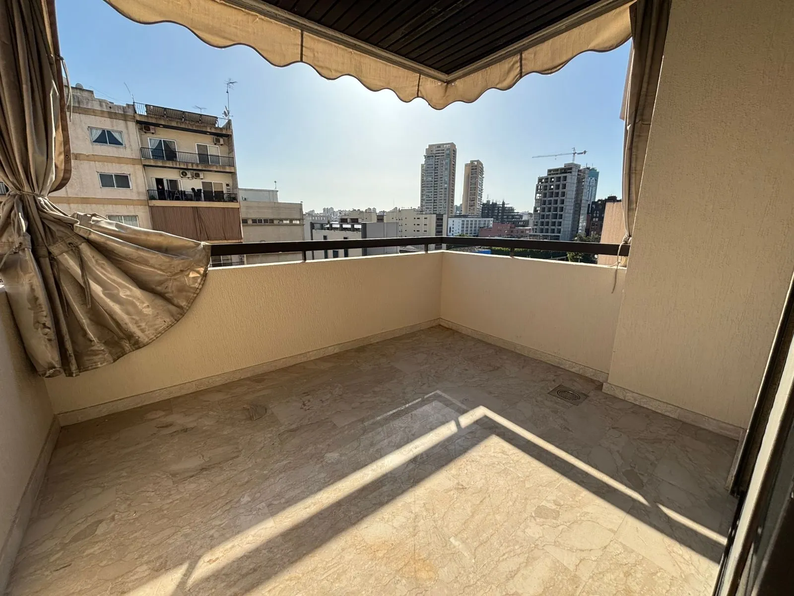 Renovated Unfurnished Apartment For Rent in Sin El Fil — الصورة 4