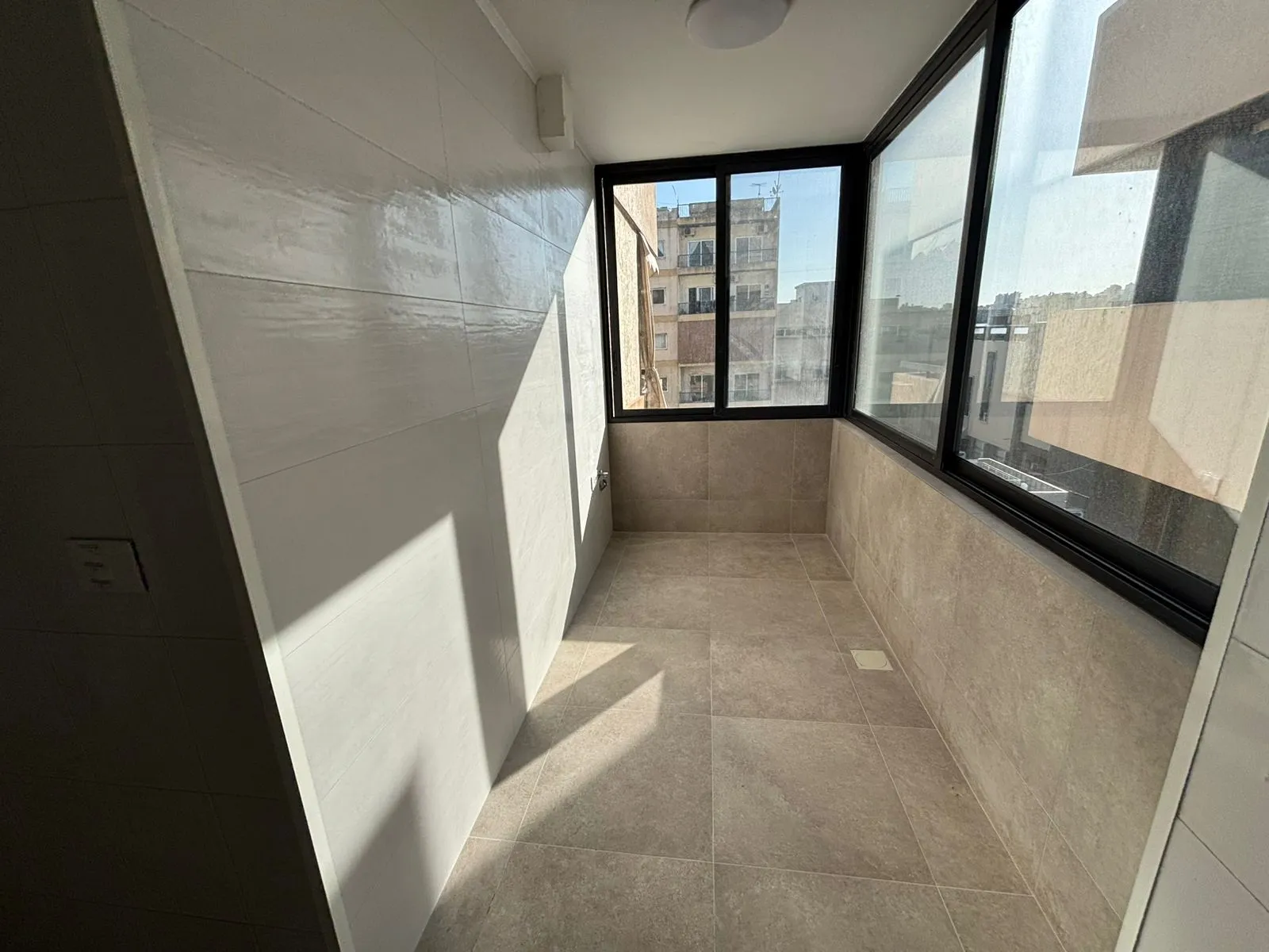 Renovated Unfurnished Apartment For Rent in Sin El Fil — الصورة 5