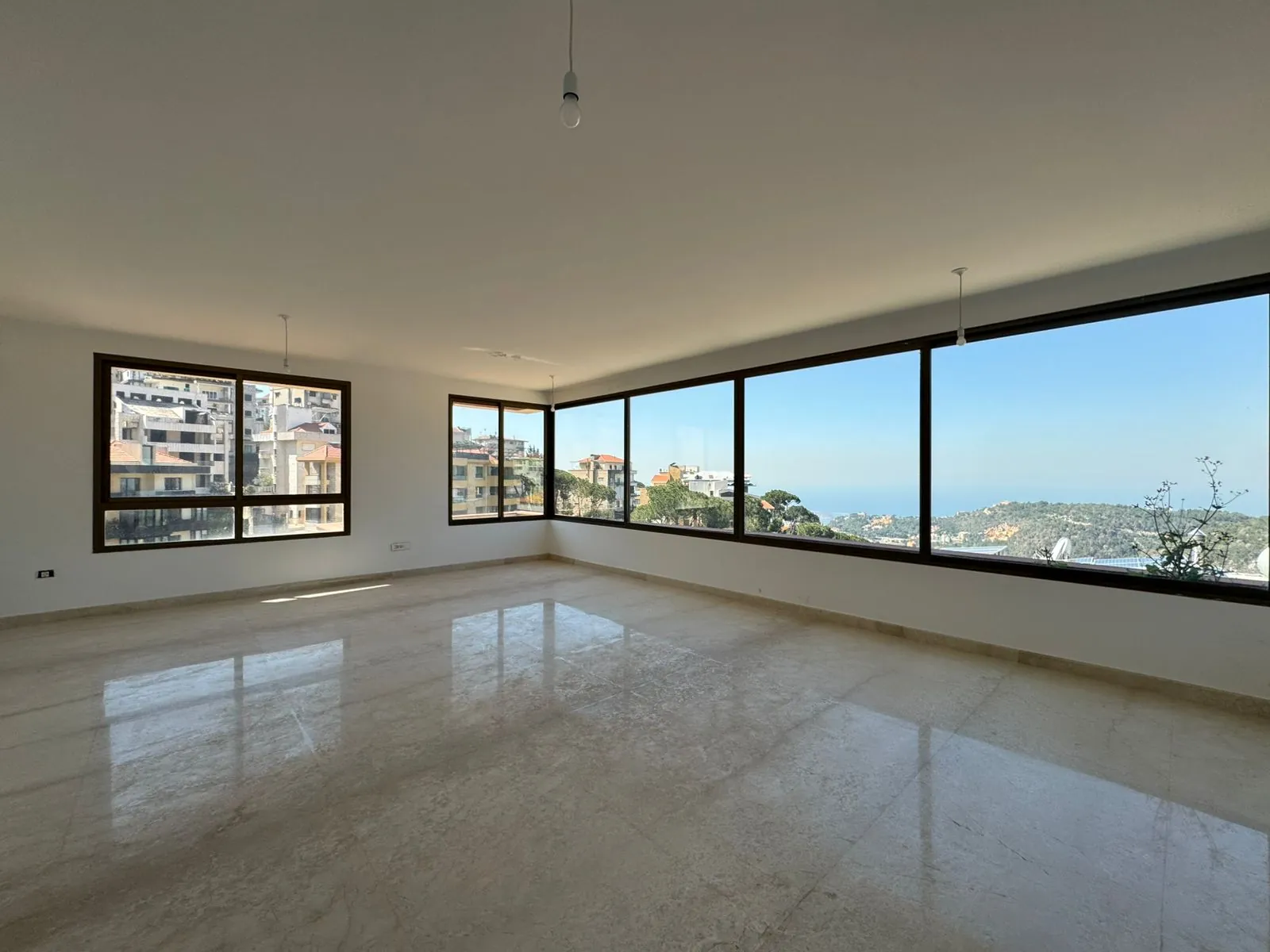 3-Bedroom Apartment For Sale in Mar Chaaya, Broumana — الصورة 2