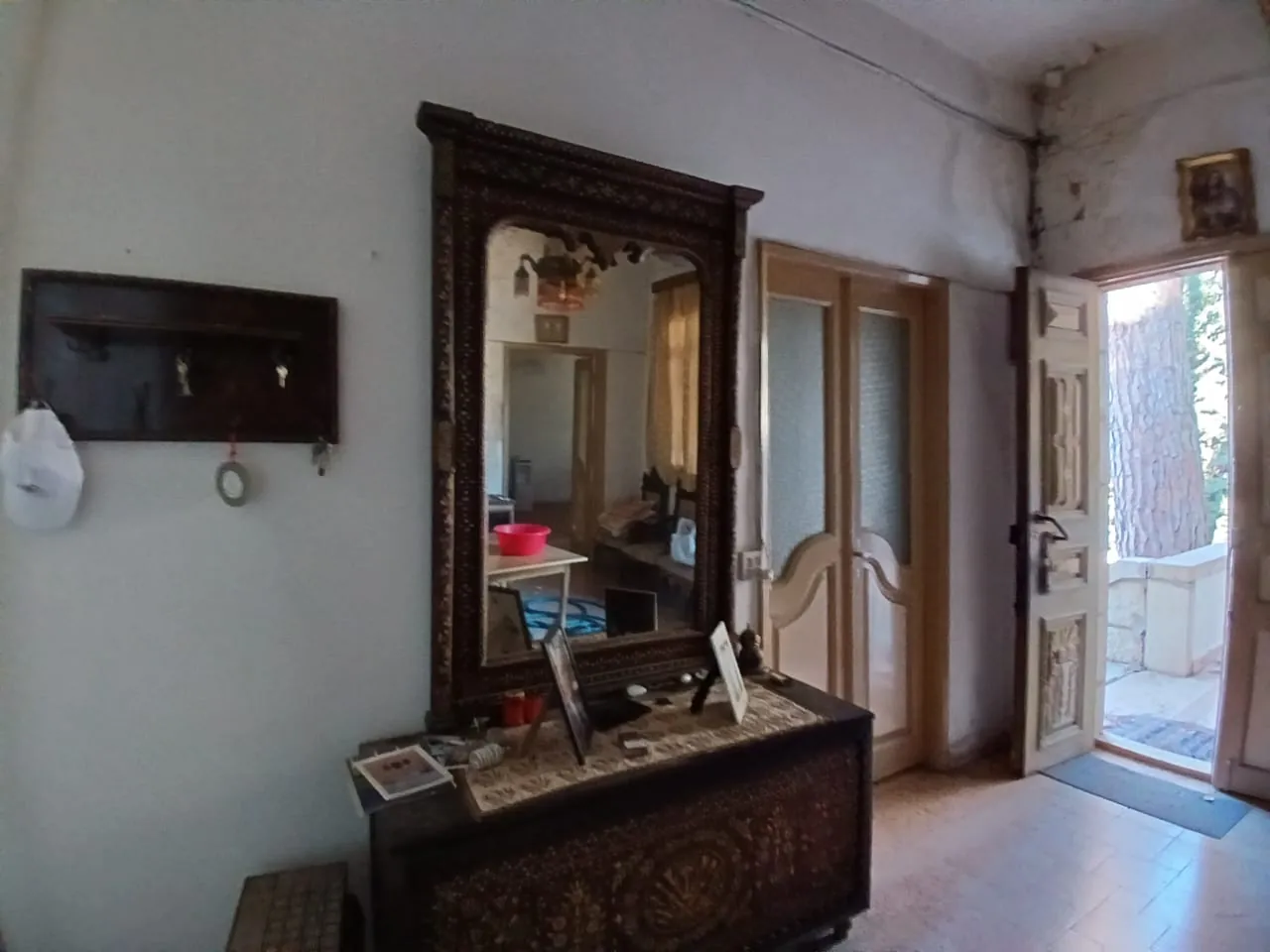 Traditional Old Lebanese House With Land For Sale in Khenchara — الصورة 10