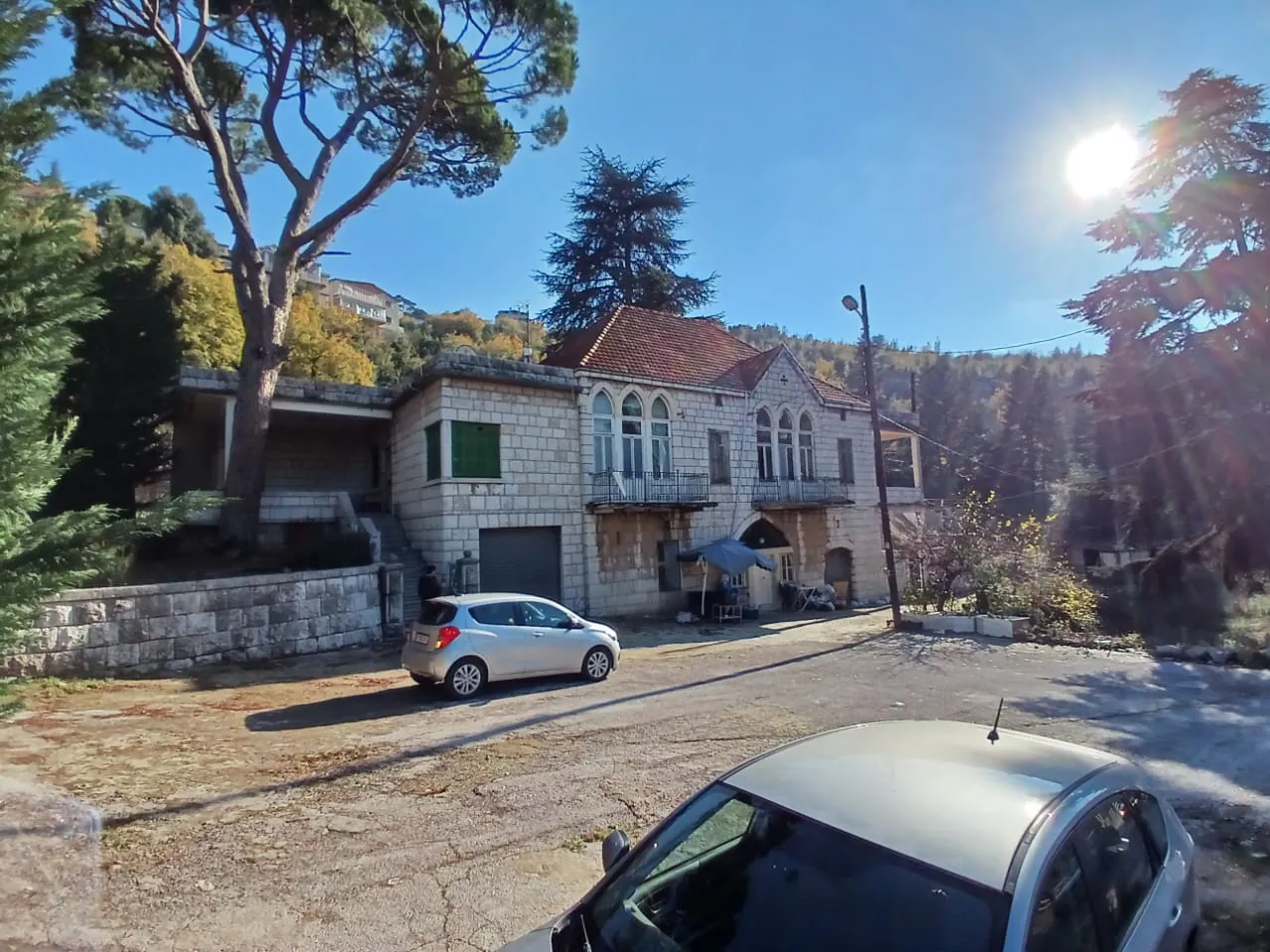 Traditional Old Lebanese House With Land For Sale in Khenchara — الصورة 3