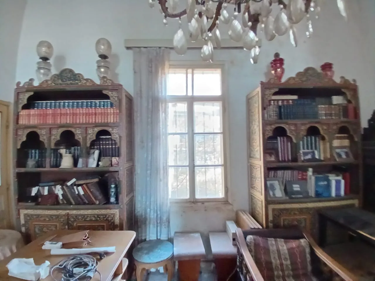 Traditional Old Lebanese House With Land For Sale in Khenchara — الصورة 7