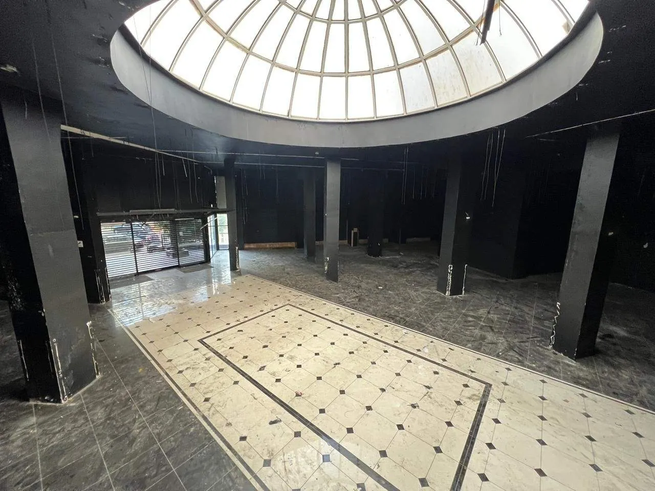 Amazing 900 SQM Shop For Rent in Achrafieh, Alexandre area — الصورة 2