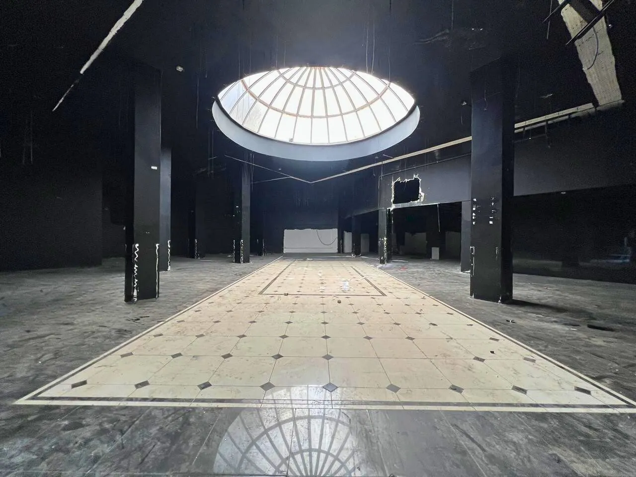 Amazing 900 SQM Shop For Rent in Achrafieh, Alexandre area — الصورة 3