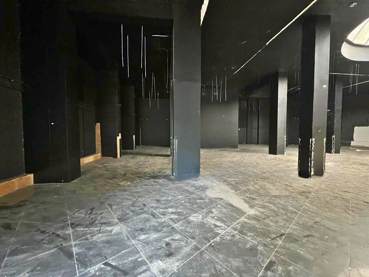 Amazing 900 SQM Shop For Rent in Achrafieh, Alexandre area — الصورة 5