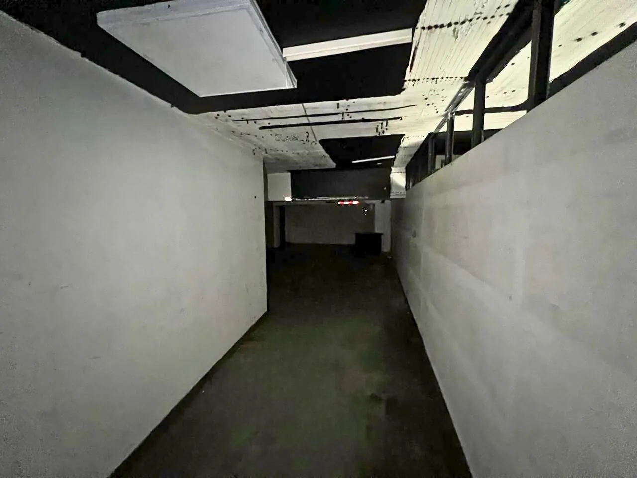 Amazing 900 SQM Shop For Rent in Achrafieh, Alexandre area — الصورة 6