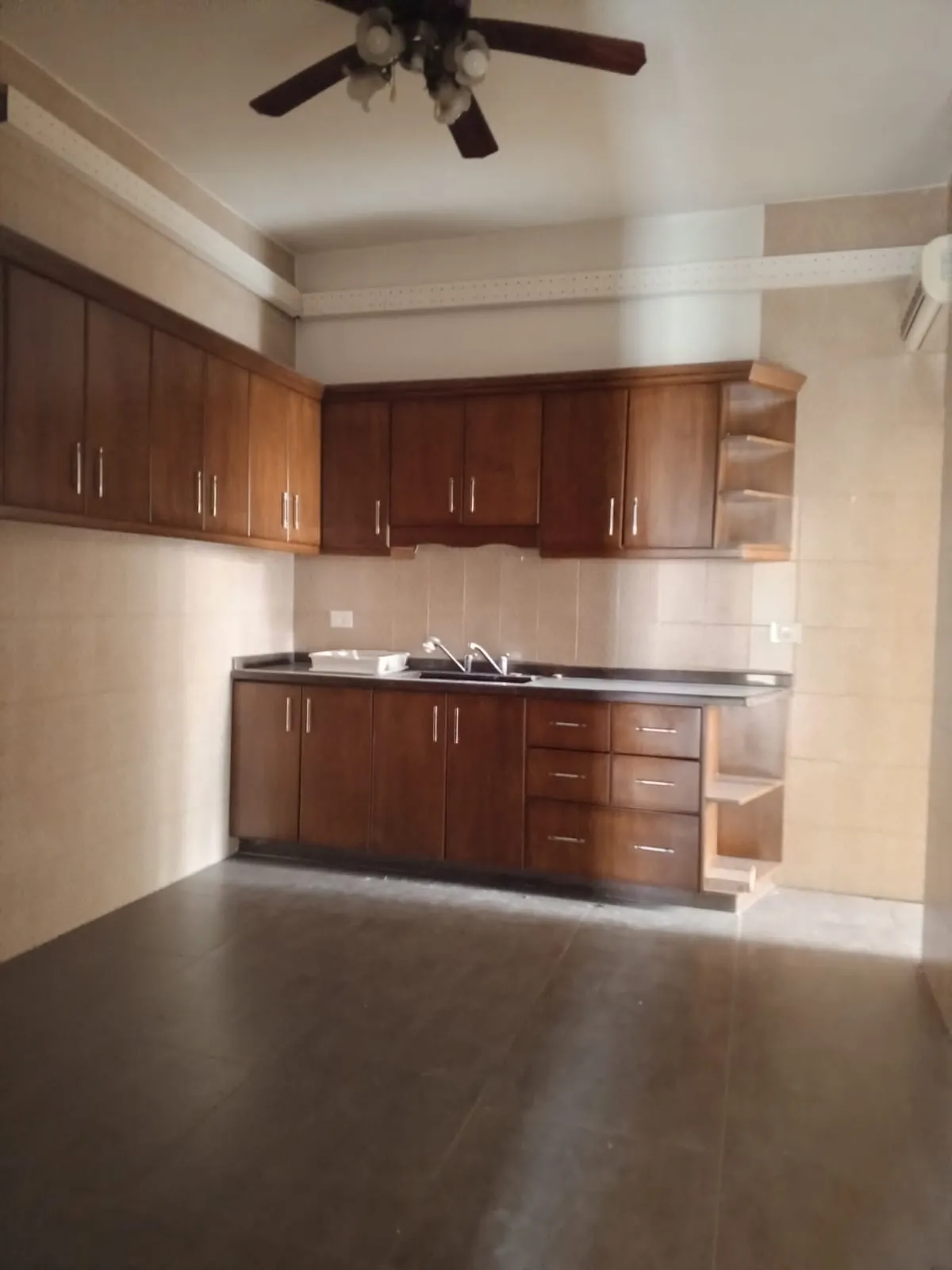 An Unfurnished Apartment For Sale in Jbeil — الصورة 4