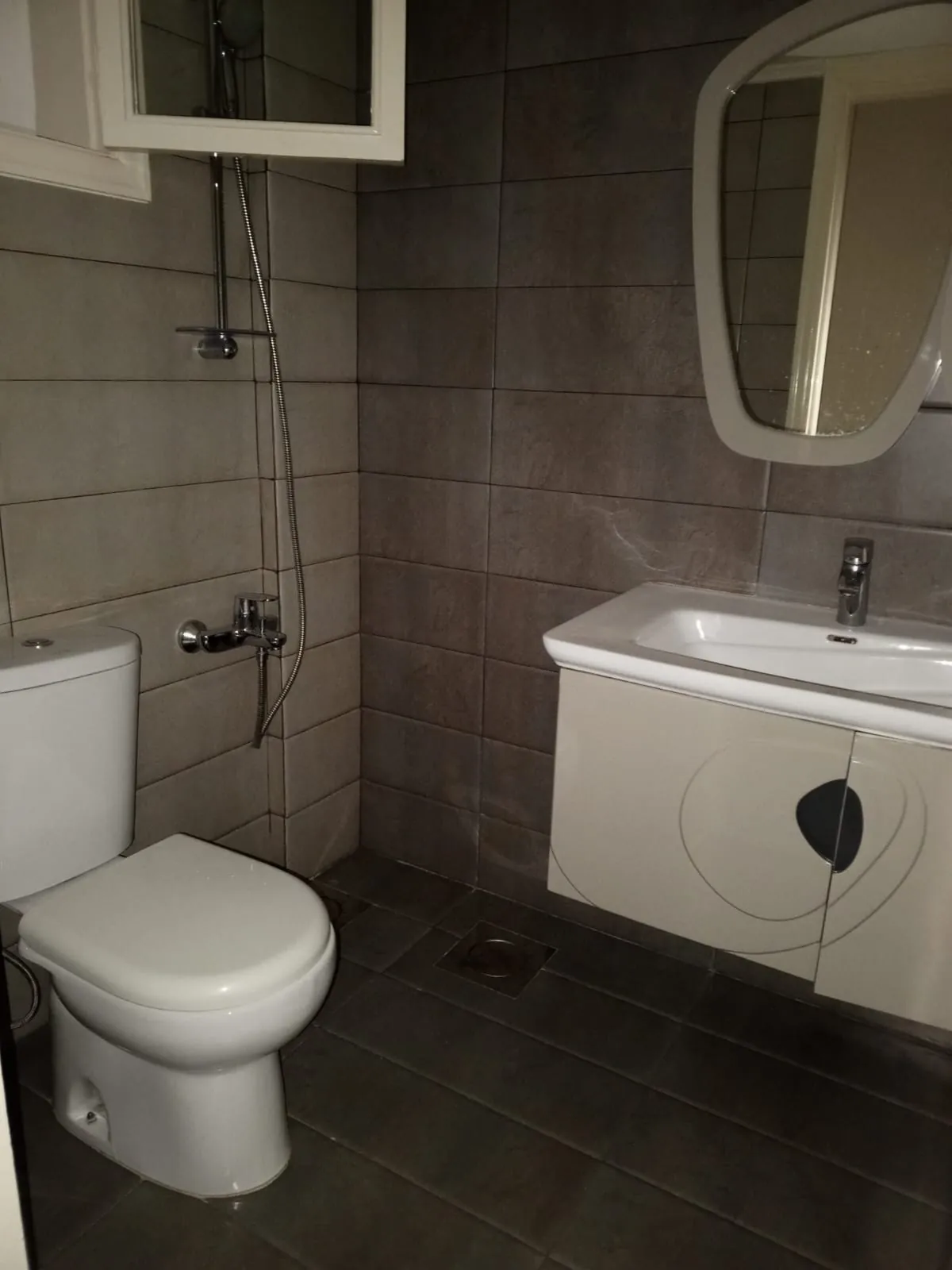 An Unfurnished Apartment For Sale in Jbeil — الصورة 6