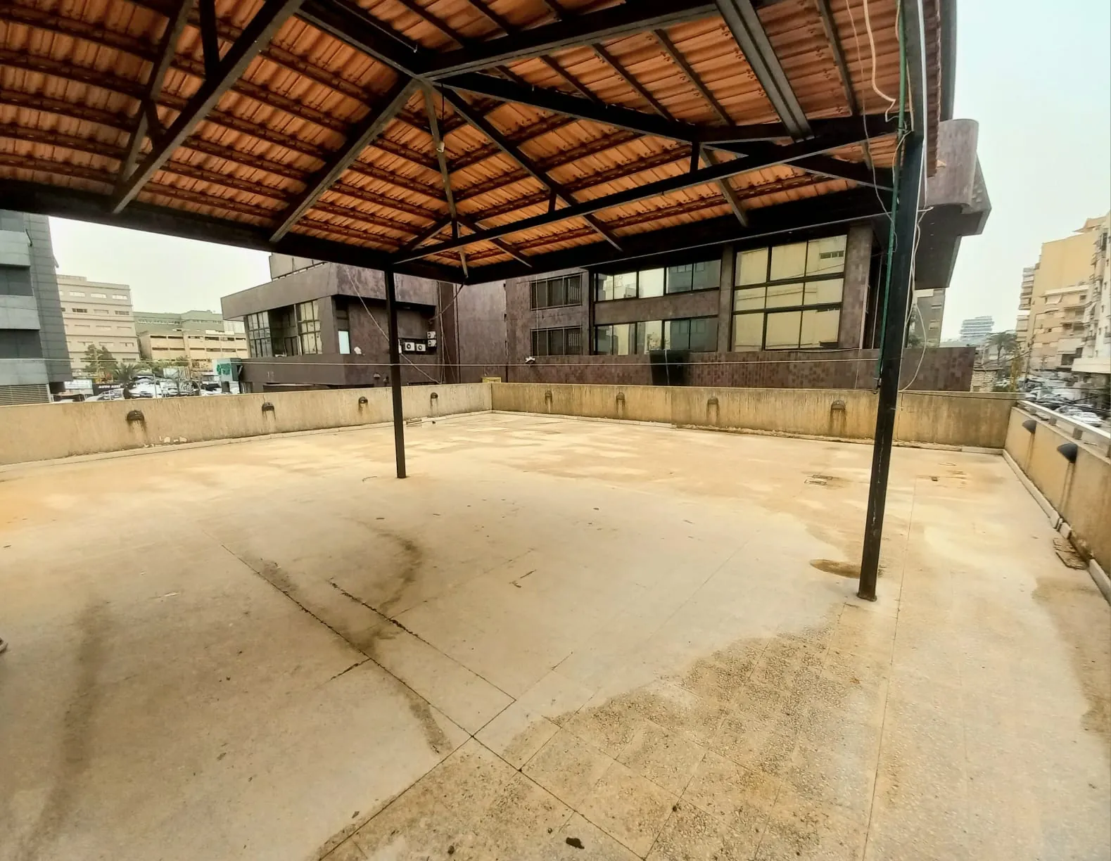 3-Bedroom Apartment with Terrace For Sale in Bouchrieh — الصورة 2