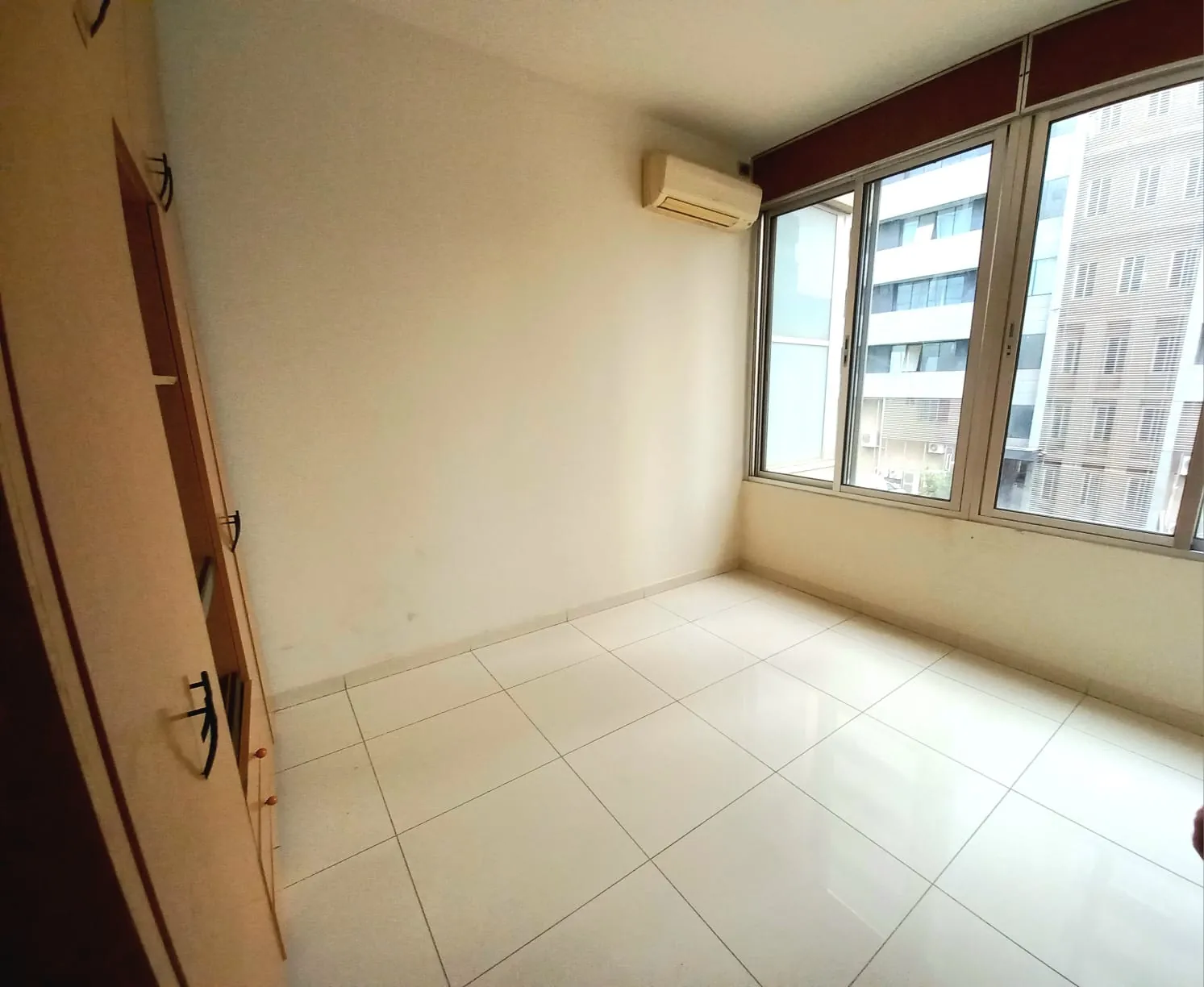 3-Bedroom Apartment with Terrace For Sale in Bouchrieh — الصورة 5
