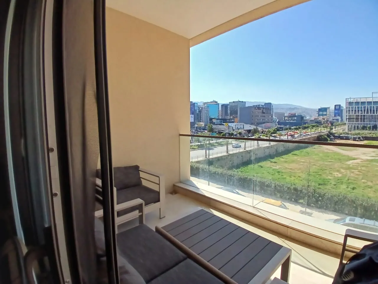 An Unfurnished Apartment For Rent in Waterfront, Dbayeh — الصورة 6