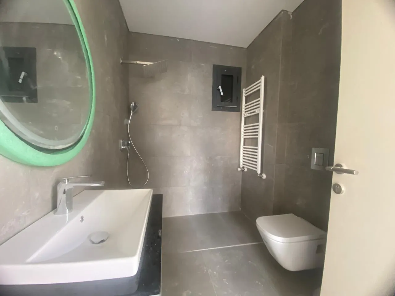 Luxury Living! Apartment with Sea & City View For Rent in Clemenceau, Ras Beirut — الصورة 10
