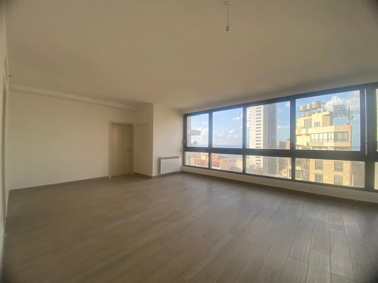 Luxury Living! Apartment with Sea & City View For Rent in Clemenceau, Ras Beirut — الصورة 4
