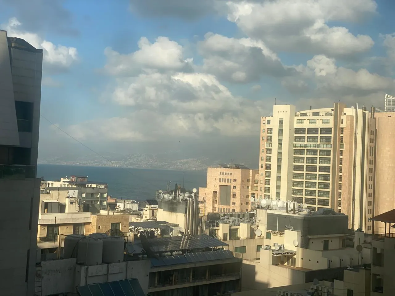 Luxury Living! Apartment with Sea & City View For Rent in Clemenceau, Ras Beirut — الصورة 5