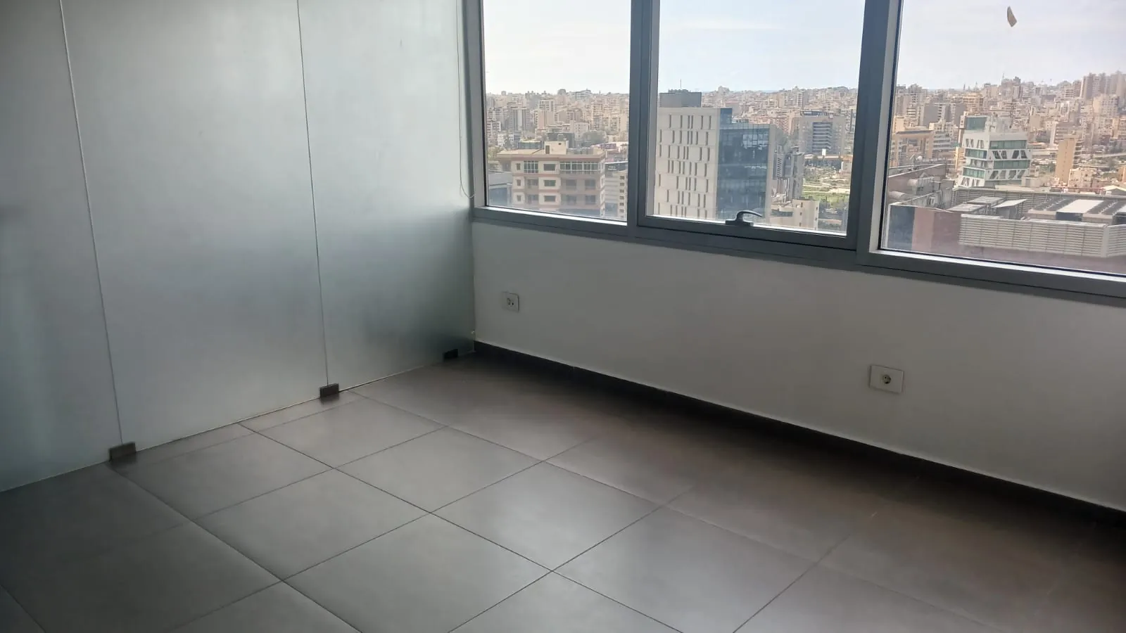 A 88 SQM Office For Rent in Sin El Fil — photo 2