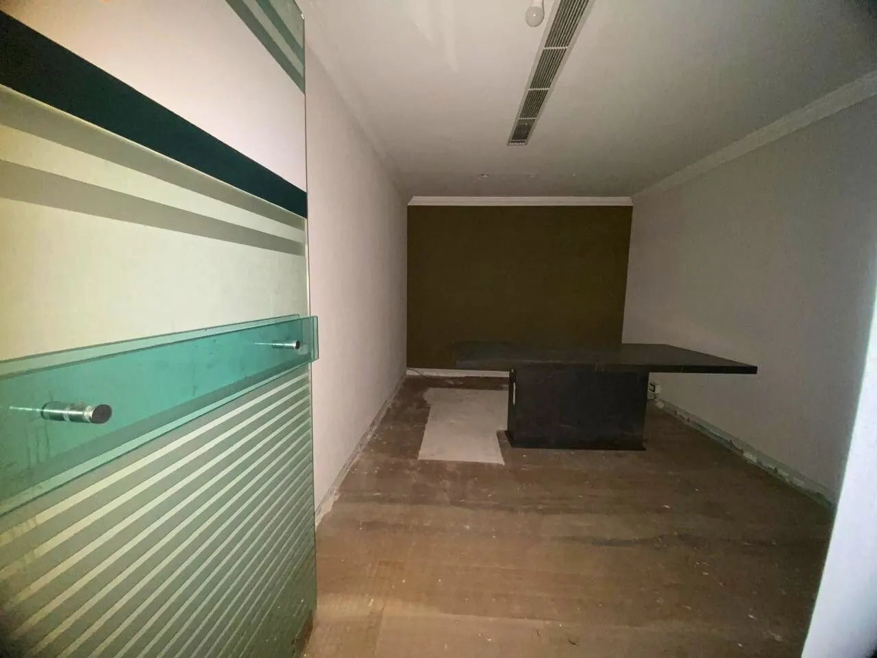Office For Sale in a Commercial Building in Verdun, Beirut — الصورة 6
