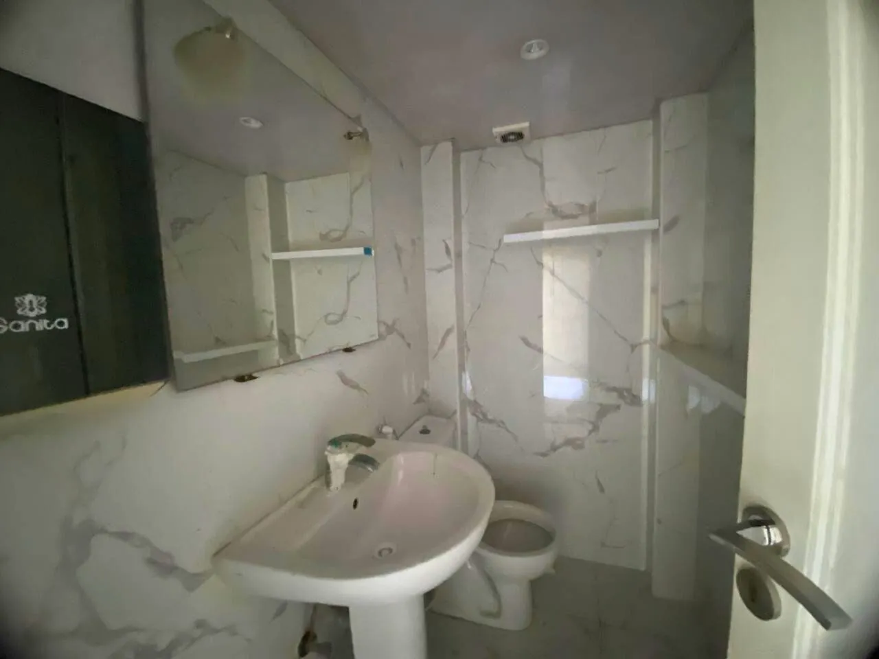 Office For Sale in a Commercial Building in Verdun, Beirut — الصورة 9