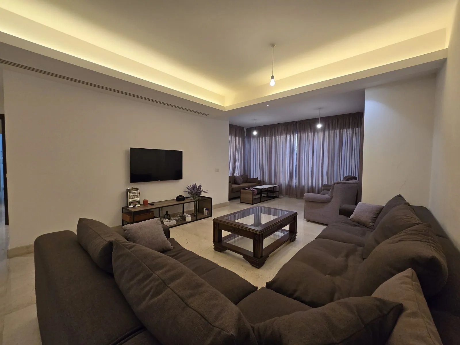 3-Bedroom Apartment in Great Location For Sale in Achrafieh, Sassine — الصورة 4