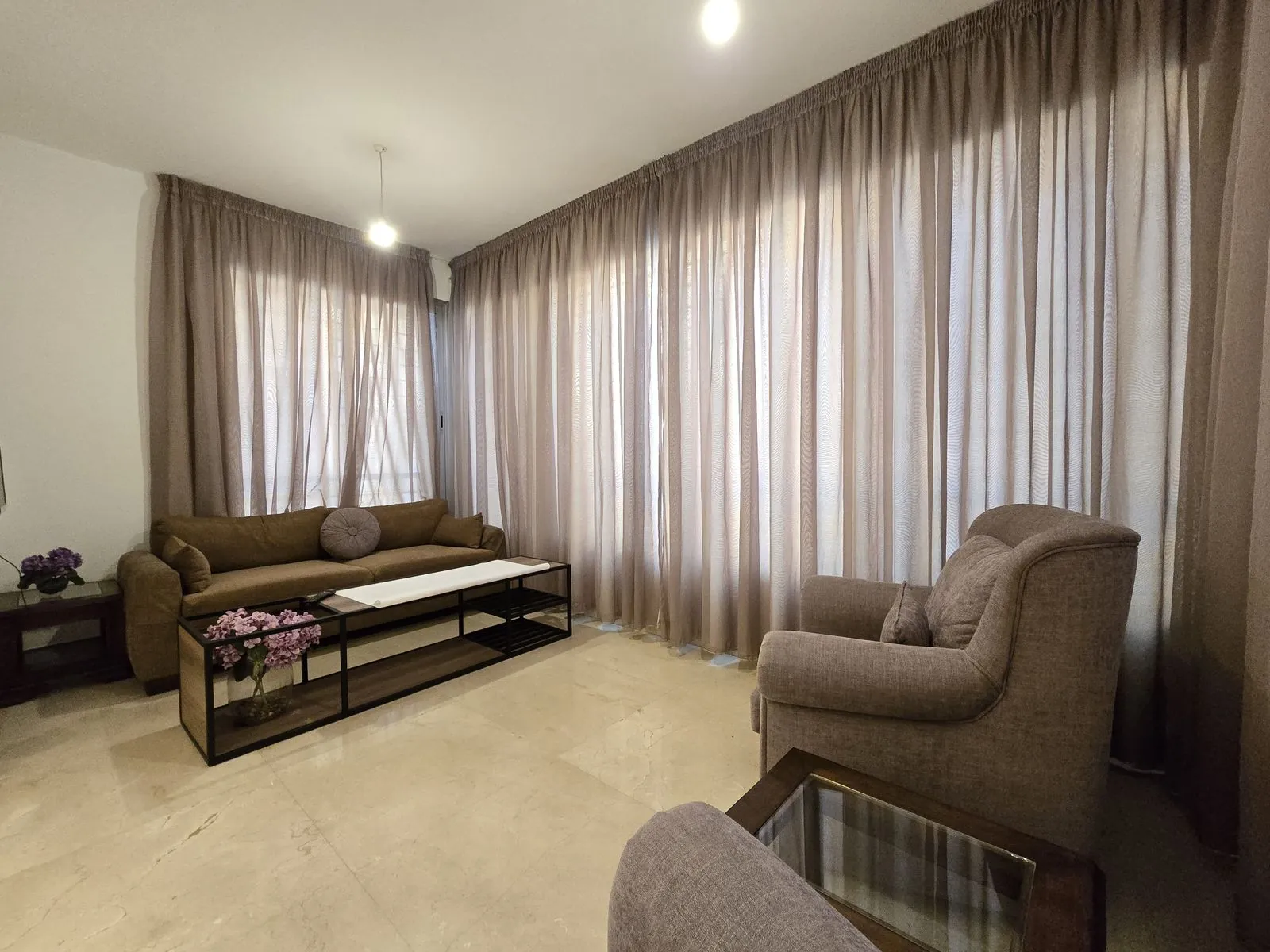 3-Bedroom Apartment in Great Location For Sale in Achrafieh, Sassine — الصورة 5