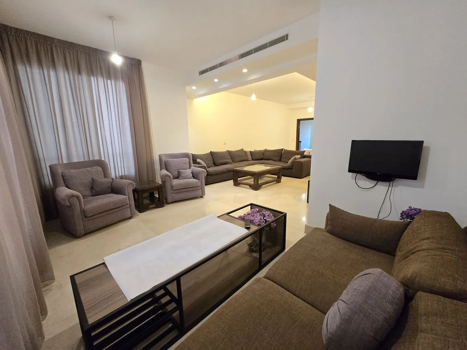 3-Bedroom Apartment in Great Location For Sale in Achrafieh, Sassine — الصورة 6
