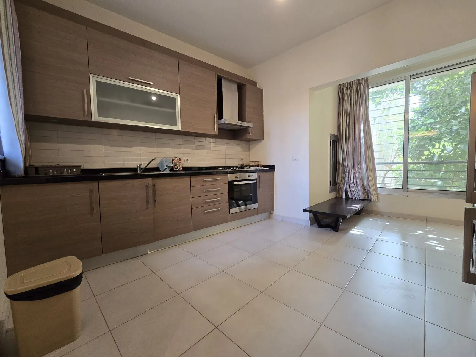 3-Bedroom Apartment in Great Location For Sale in Achrafieh, Sassine — الصورة 7