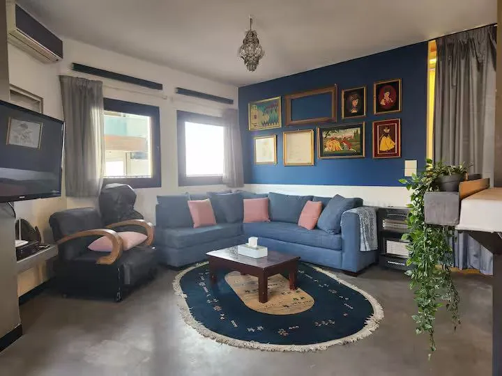 Fully Furnished Private Rooftop with Terrace & Sea View For Rent in Mar Mikhael — الصورة 2