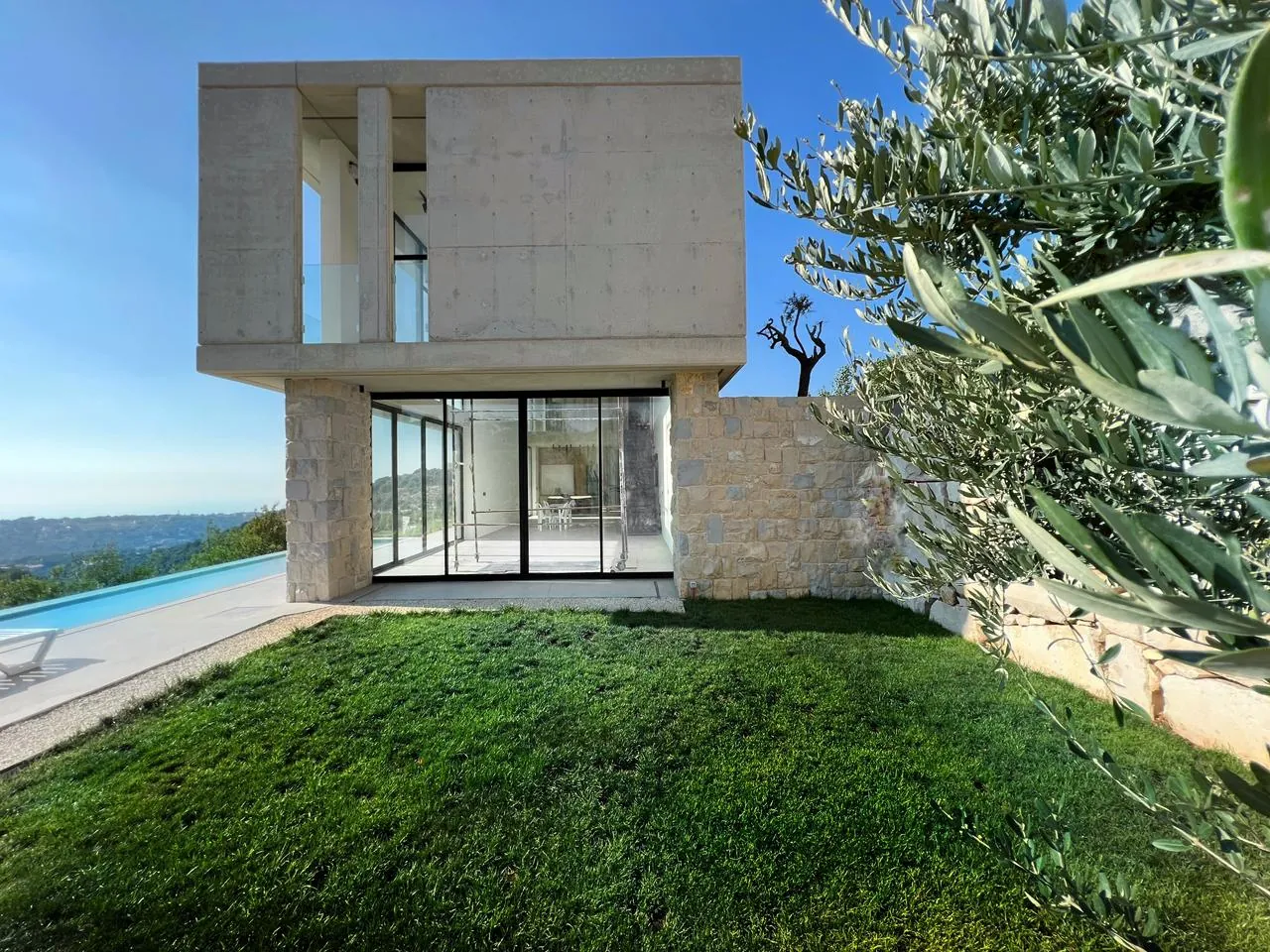 Luxurious high-End finishing Loft For Sale in Batroun — الصورة 4