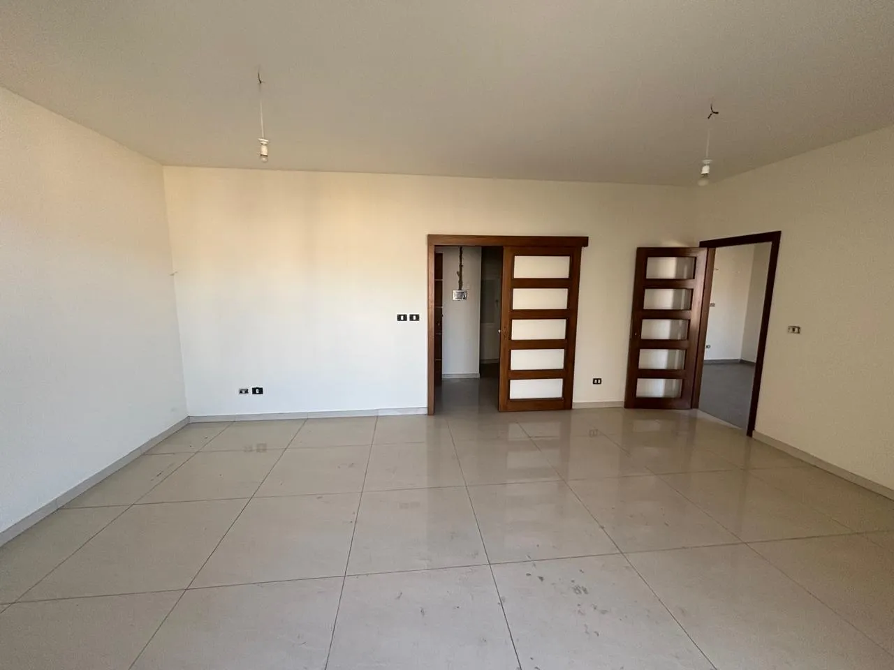 Brand New Apartment For Sale in Mazraat Yachouh — الصورة 2