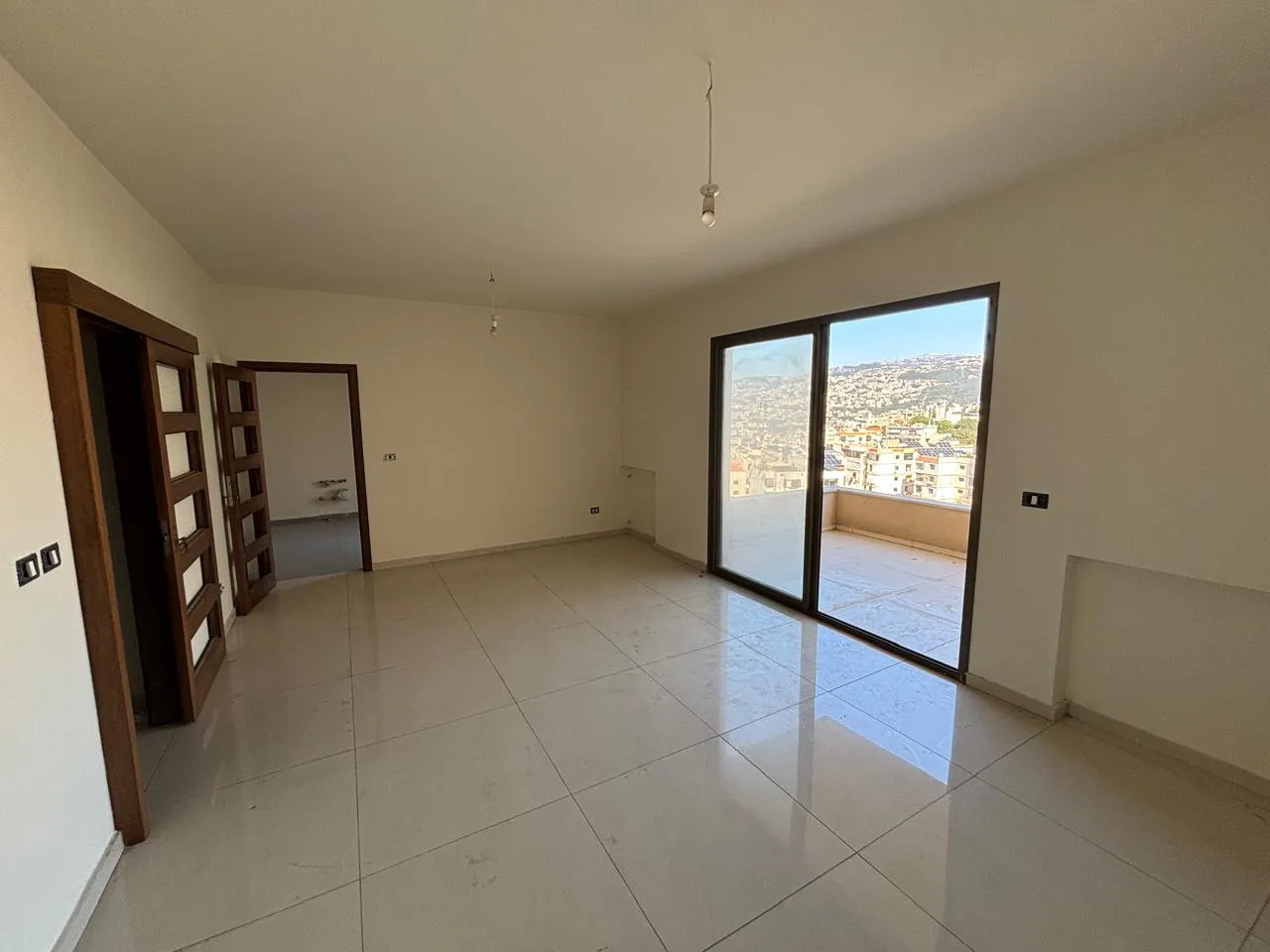 Brand New Apartment For Sale in Mazraat Yachouh — الصورة 3