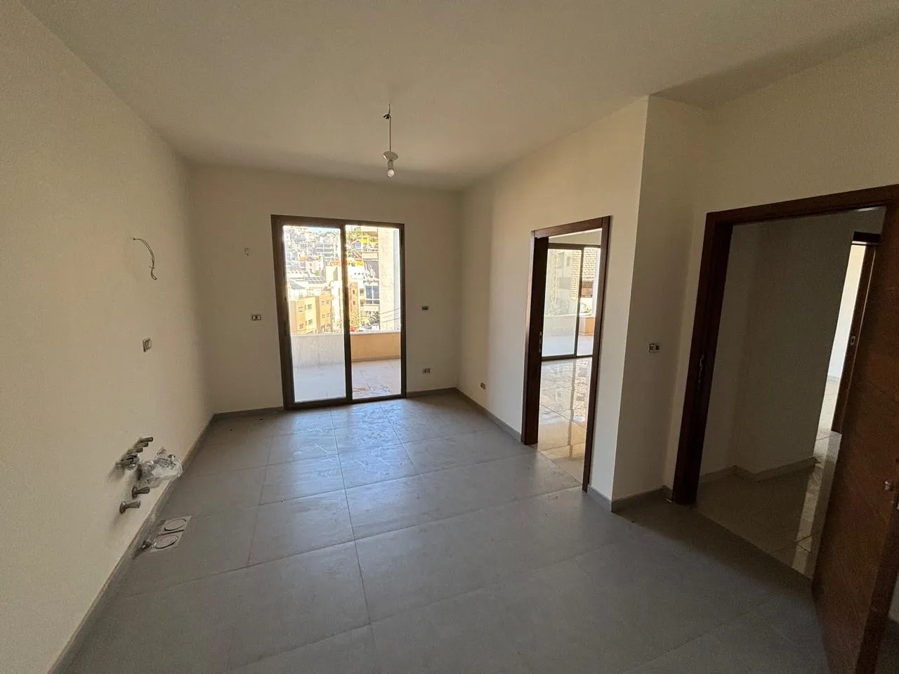 Brand New Apartment For Sale in Mazraat Yachouh — الصورة 4
