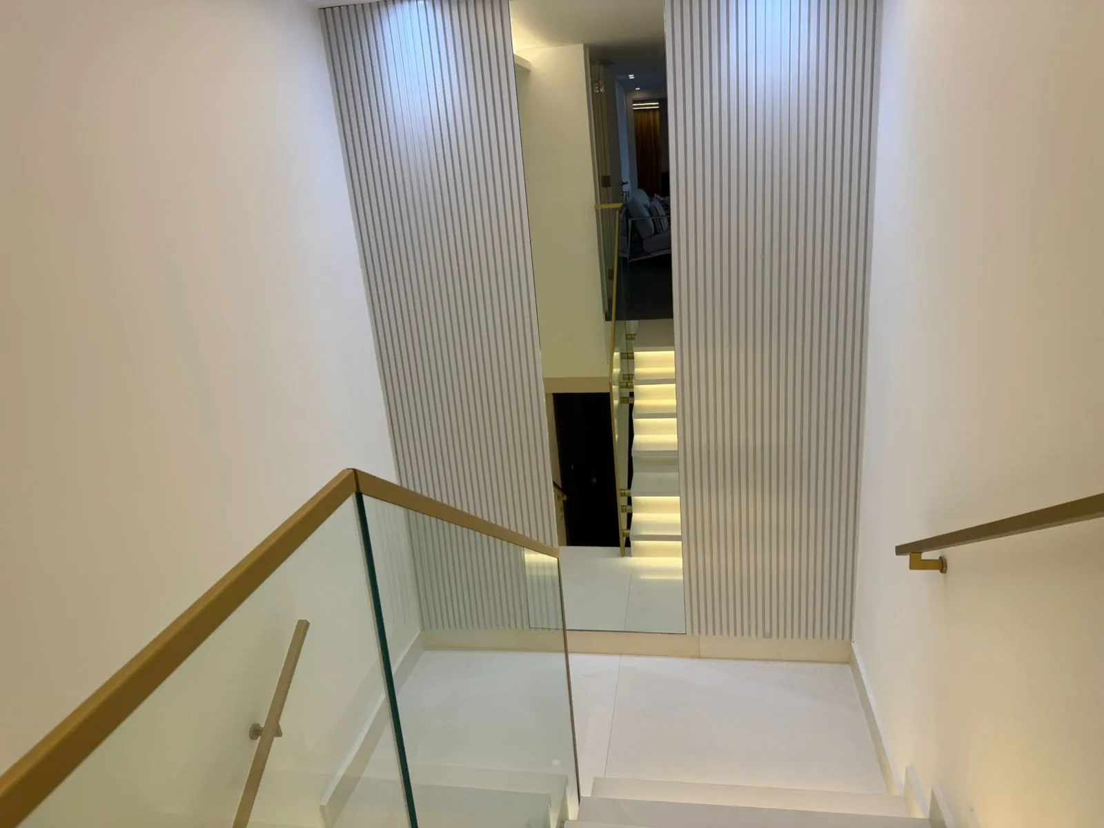 Luxurious High-End Finishing Duplex For Sale in A Prime Location in Beit Meri — الصورة 10