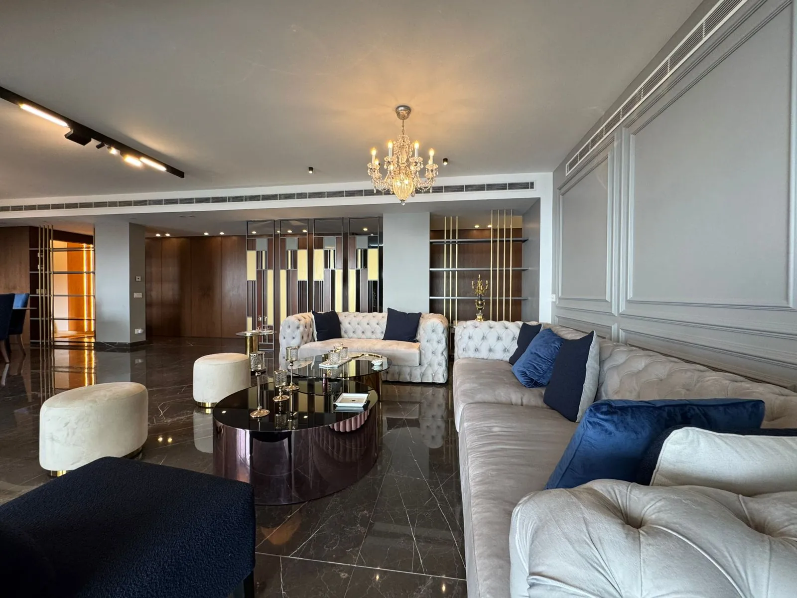 Luxurious High-End Finishing Duplex For Sale in A Prime Location in Beit Meri — الصورة 2