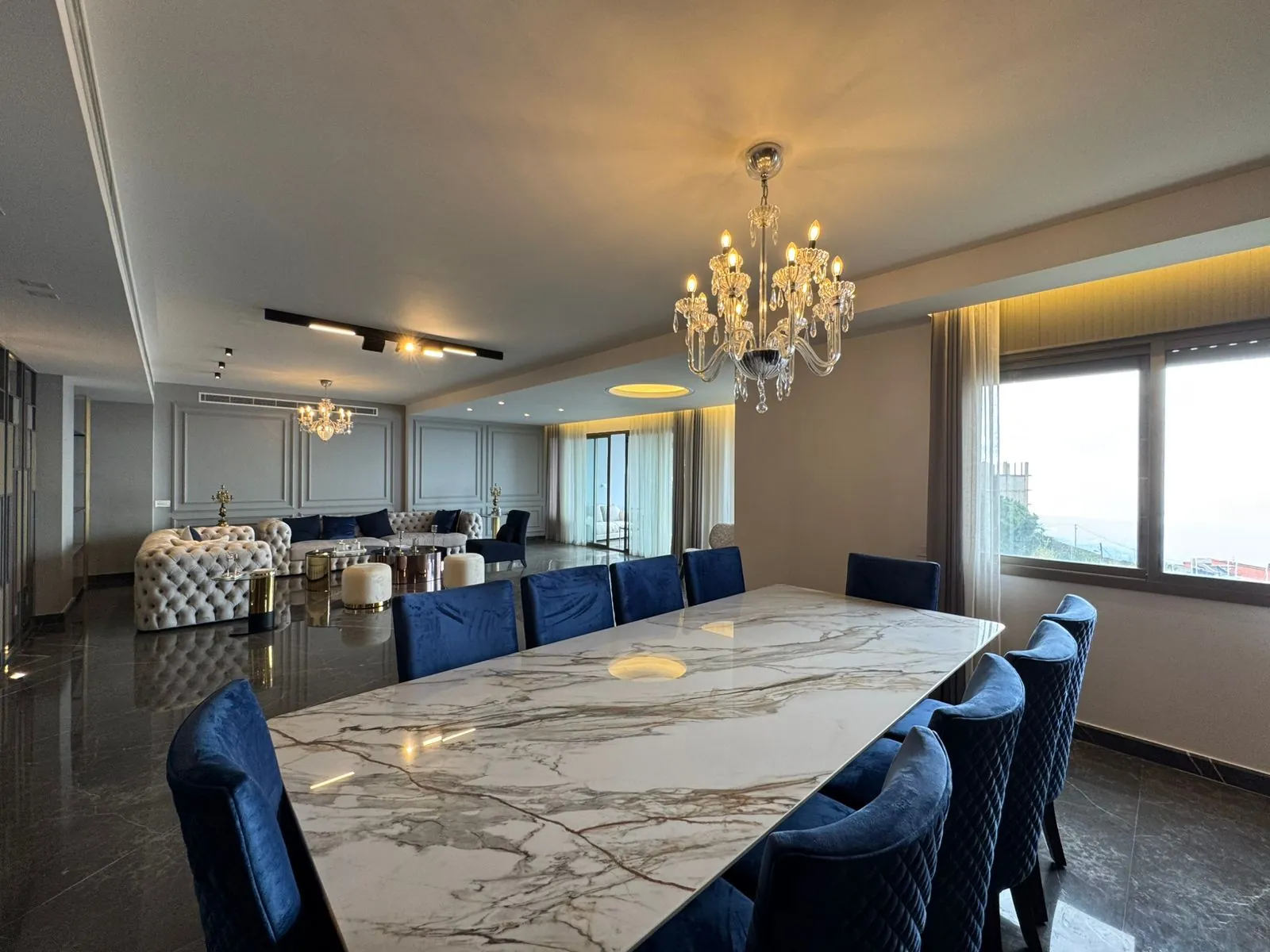 Luxurious High-End Finishing Duplex For Sale in A Prime Location in Beit Meri — الصورة 3