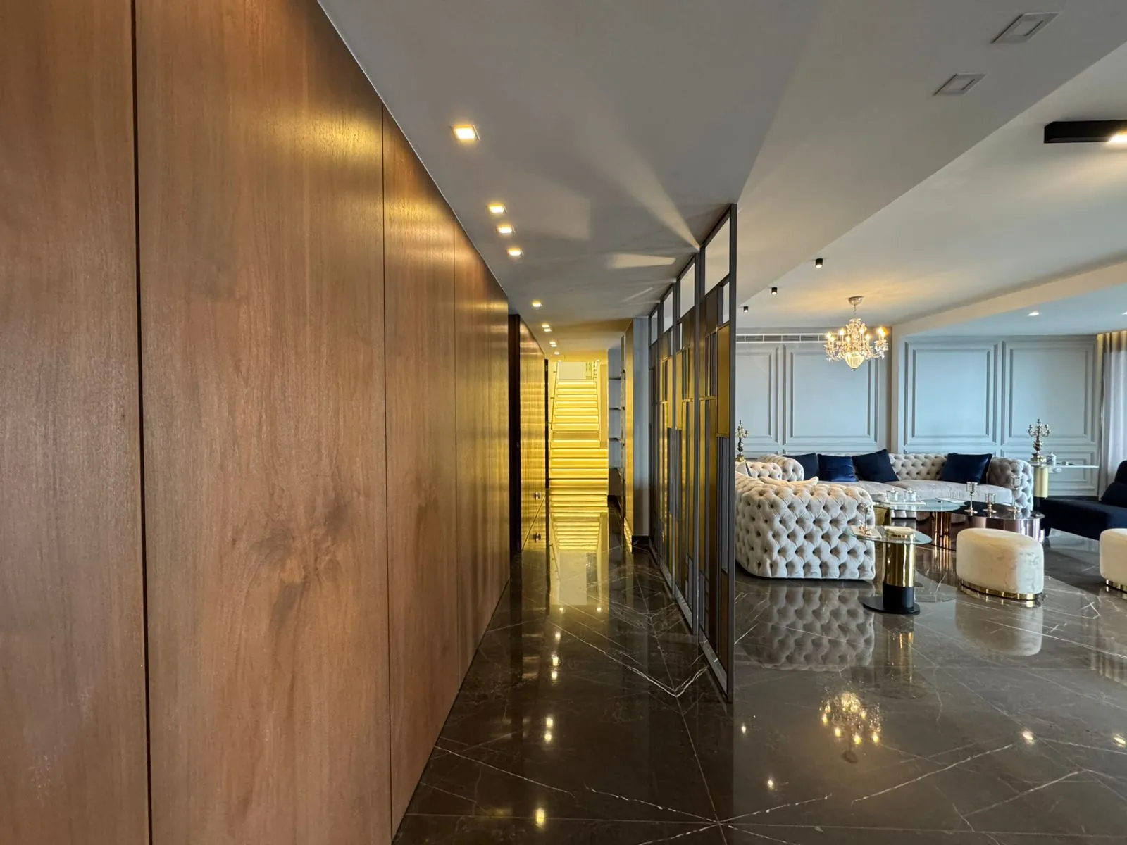 Luxurious High-End Finishing Duplex For Sale in A Prime Location in Beit Meri — الصورة 9